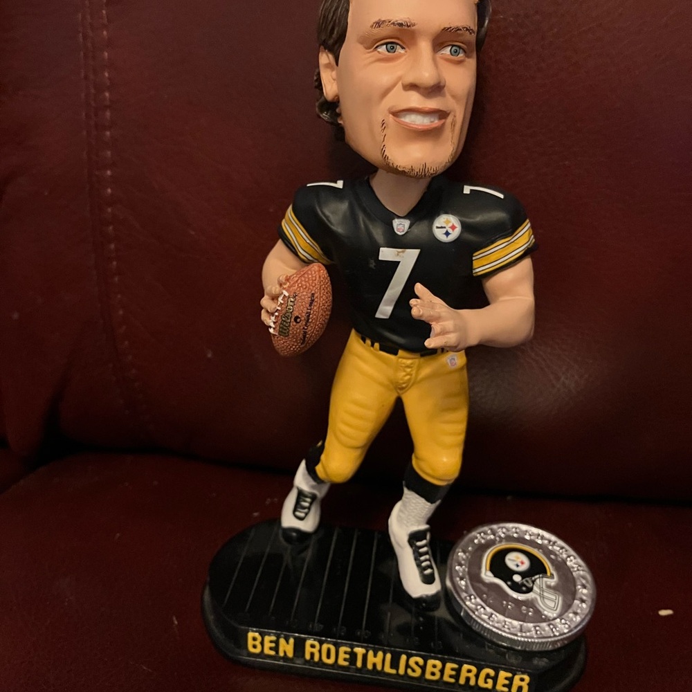 Football Player Bobblehead with Black and Yellow Jersey Ben Rothlisberger